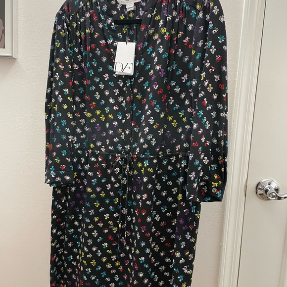 DVF Frey Shirtail Hem Dress in Mini Floral Print - Picture 3 of 3